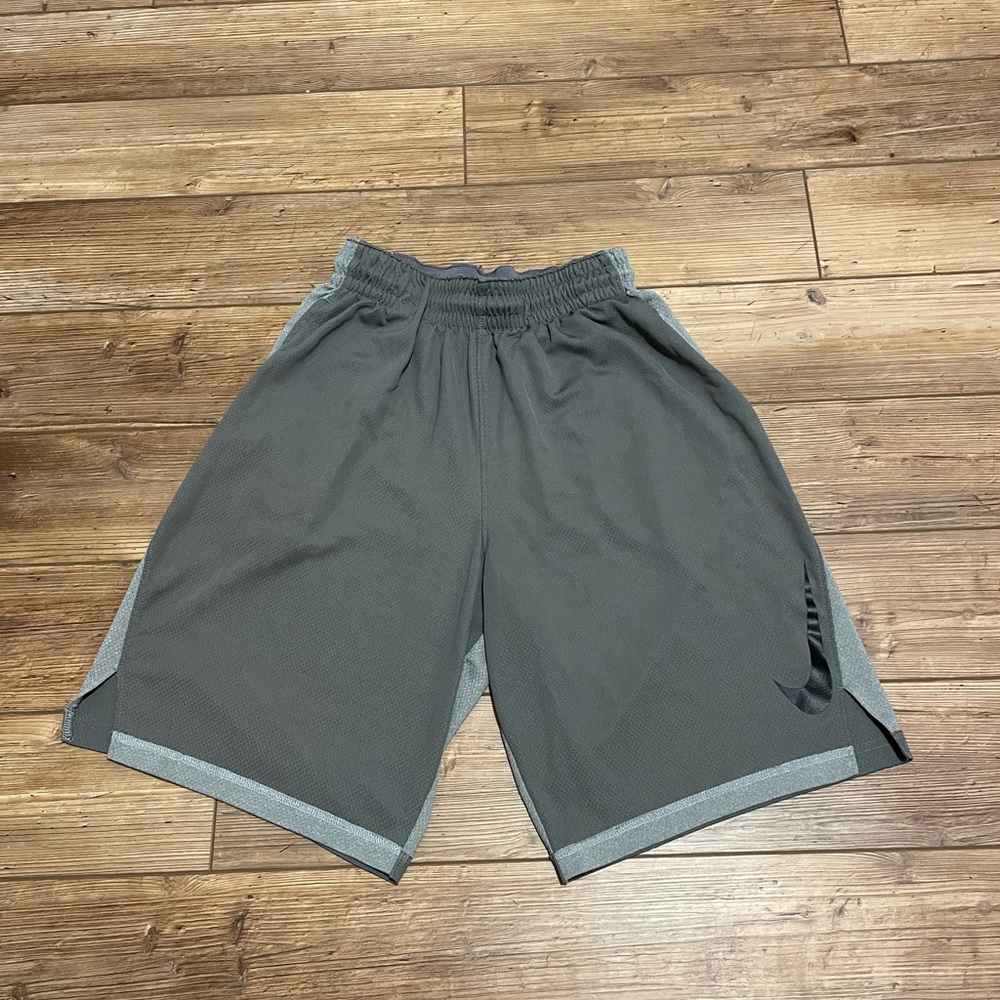 Nike dri fit shorts two tone Grey small